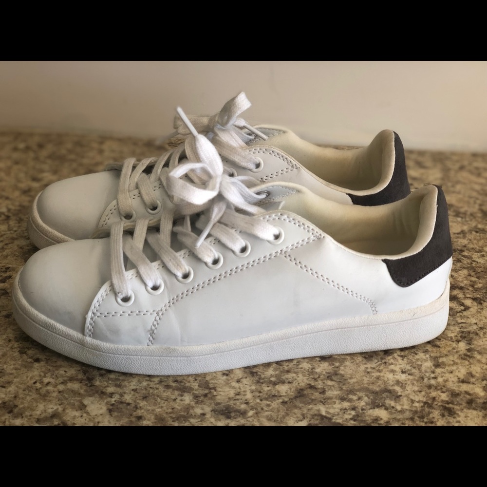 Maurices memory foam sneakers size 7